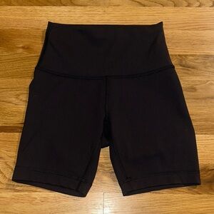 Lululemon Women’s Black Athletic Shorts sz 2